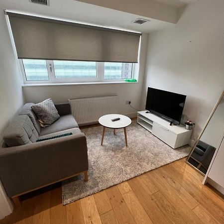 Lovely Apartment In The Centre Of Croydon Exterior photo